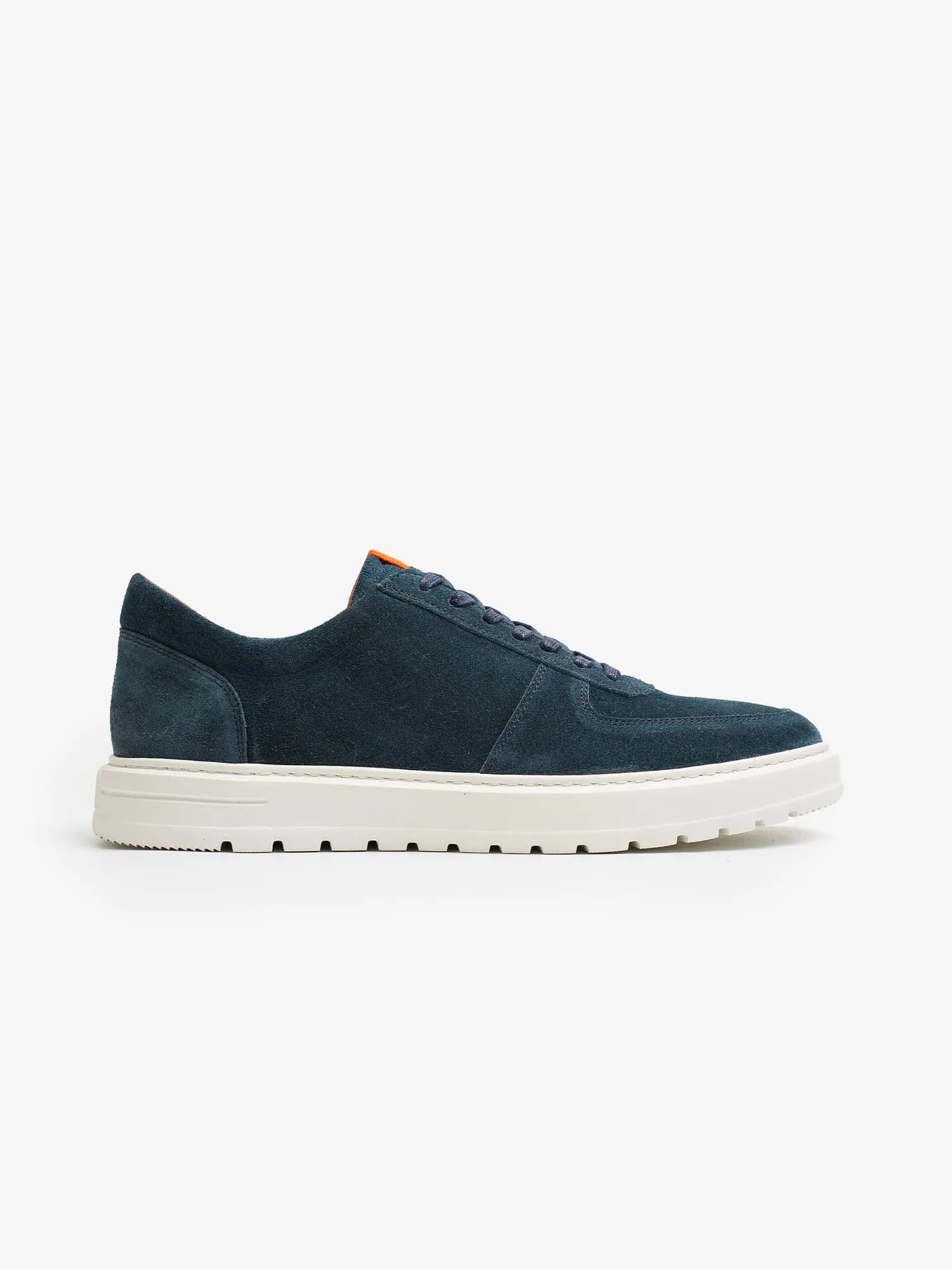 L'Essentiel Premium Suede Low-Top Sneakers