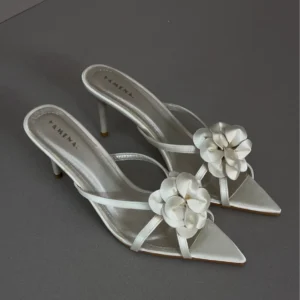 Atelier de fabrication chaussures pour femmes